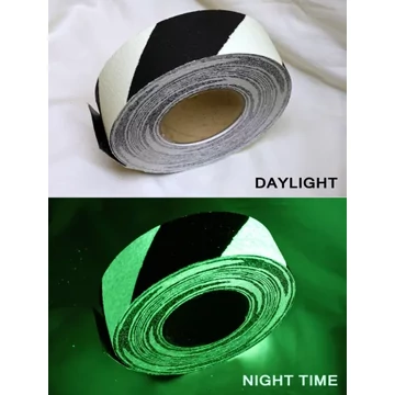 Veszélyre figyelmeztető foszforeszkáló csúszásgátló szalag fekete/fehér